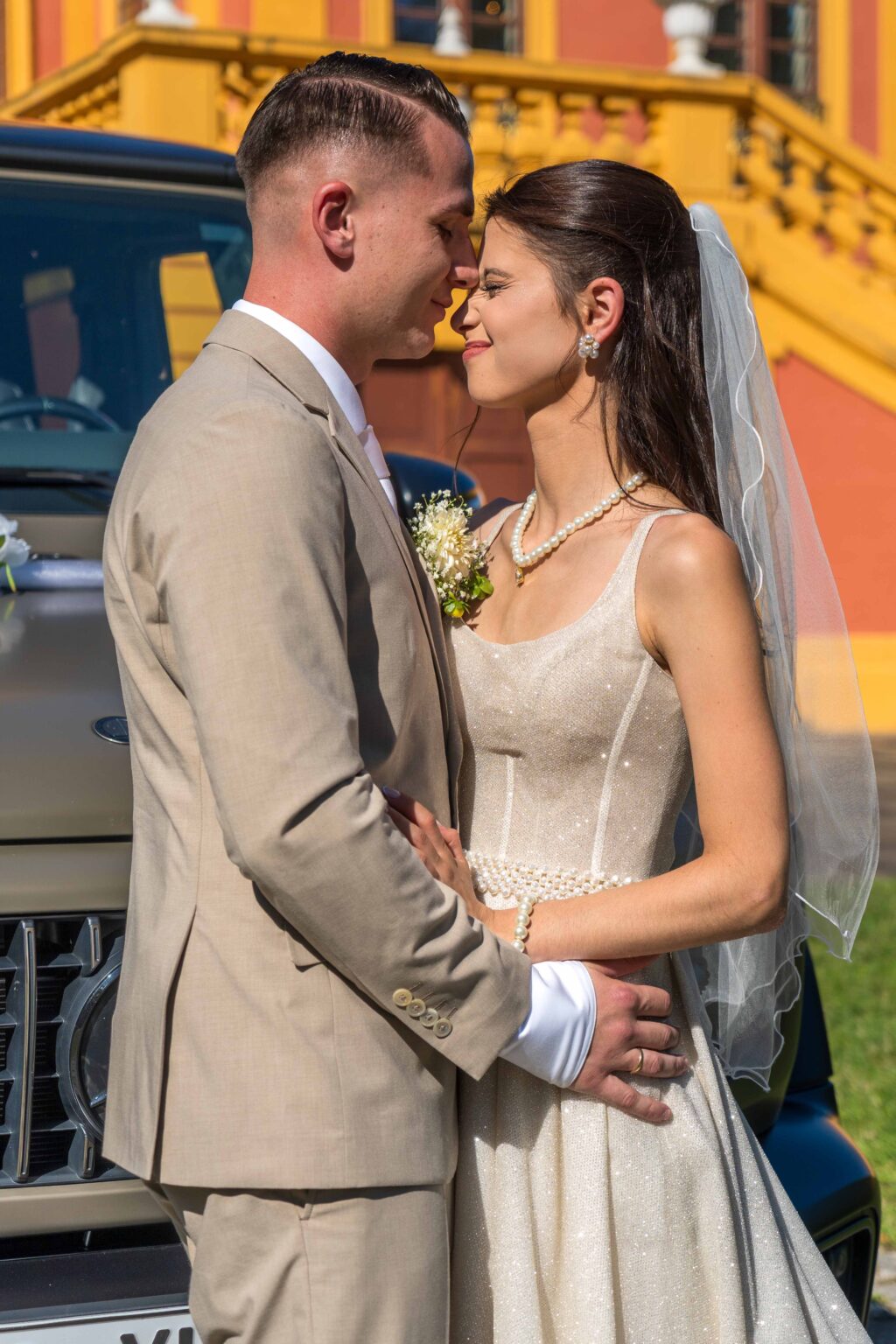 Hochzeitsfilme 18 Fotograf macht emotionales Fotoshooting einer Hochzeit im Schloss